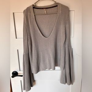 Free people Damsel sweater medium bell sleeves Vneck